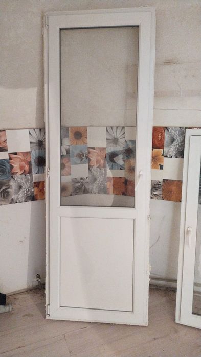 Срочно продается окна и двери.