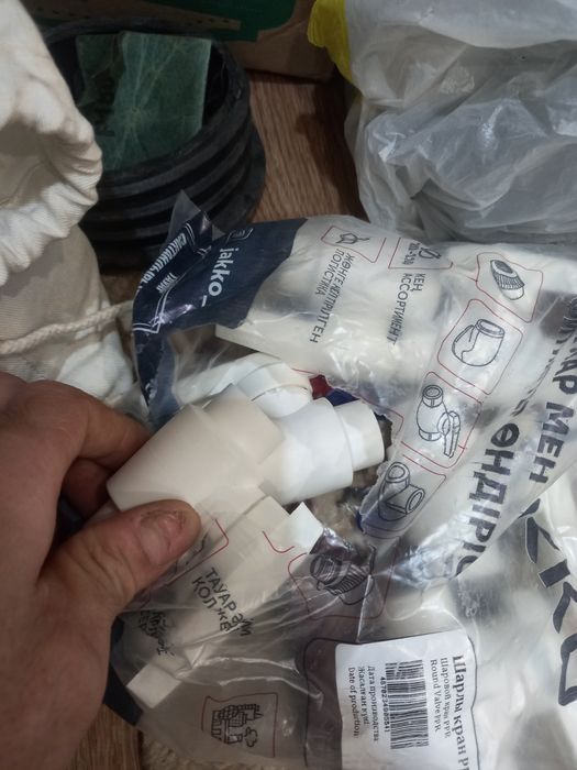 Продам краны, все по  сантехнике