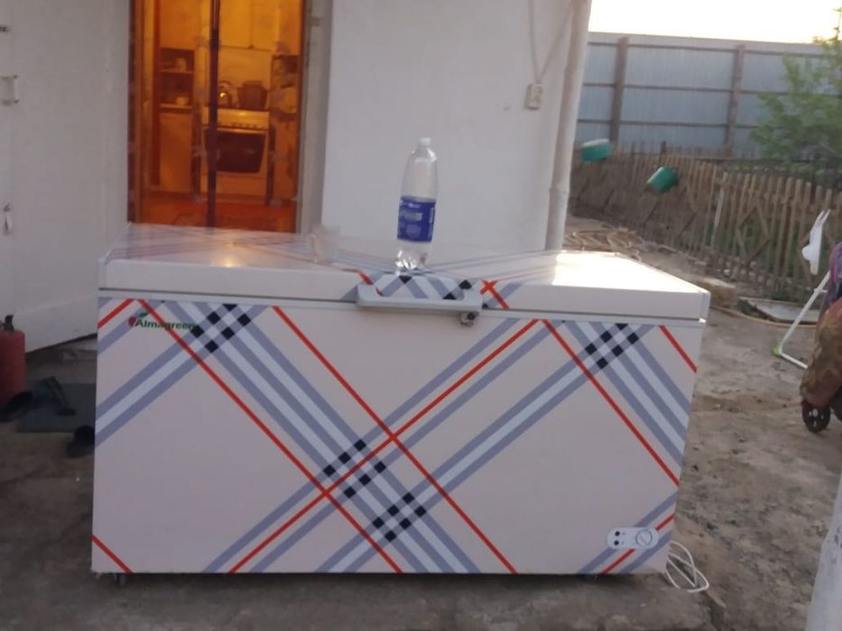 Морозильник почти новый