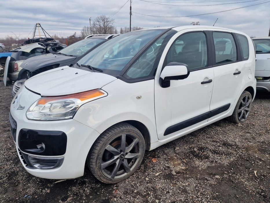 Dezmembram Citroen C3 Picasso 2011 1.4 benzina 8FP