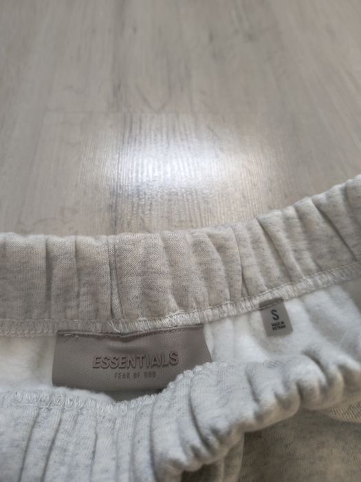 Pantaloni scurti Essentials negri+gri marimea S