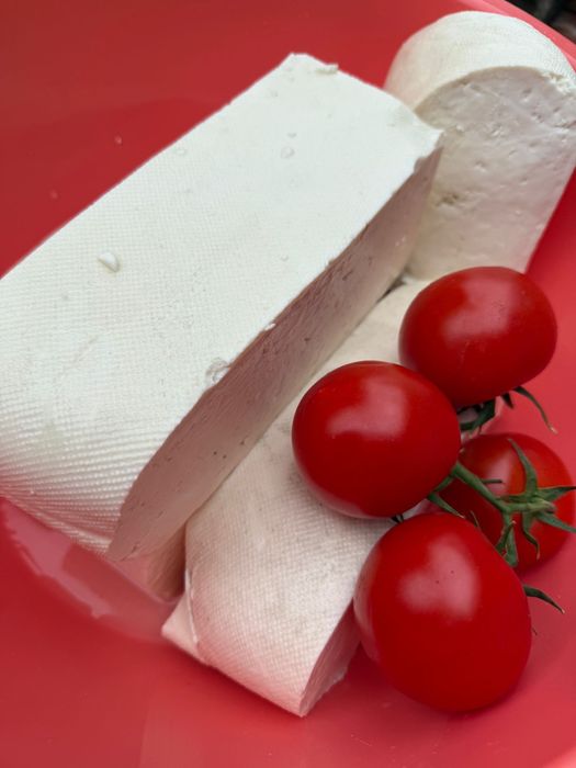 Brânză de oaie autentică, făcută tradițional si carne de miel