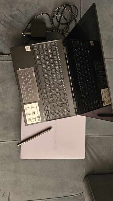 *Laptop 2 în 1 ASUS ZenBook Flip 13 UX363**, în stare excelentă, nou