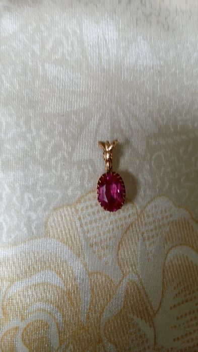 Продаётся золотой кулон подвеска