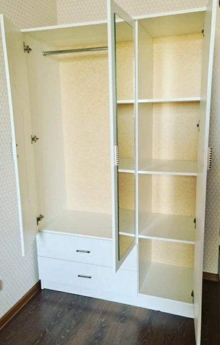 Продам шкаф с кроватью