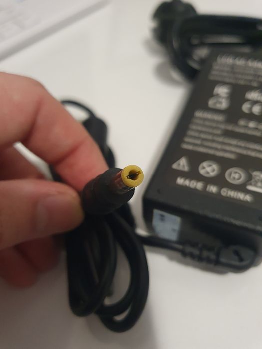 Incarcator ~ adaptor , cablu alimentare