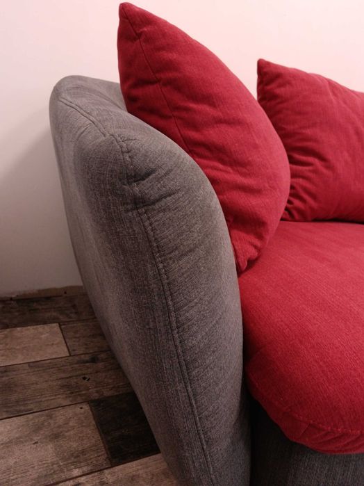 Vand Canapea extensibila + 2 fotolii + 4 perne, totul stare impecabila