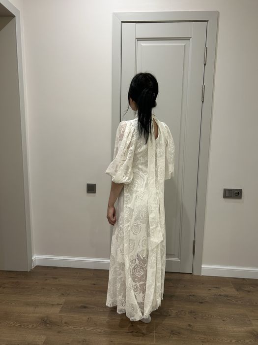 Белое нарядное платье