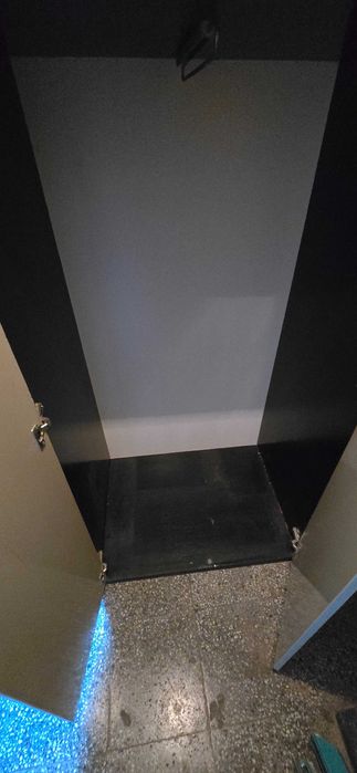 Продавам гардероби