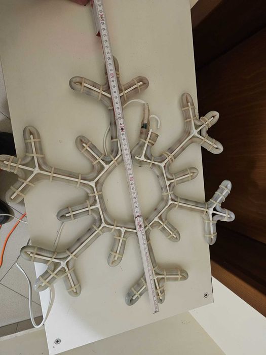 Дядо коледа на стълба 180cm и голяма снежинка 55см. светещ маркуч