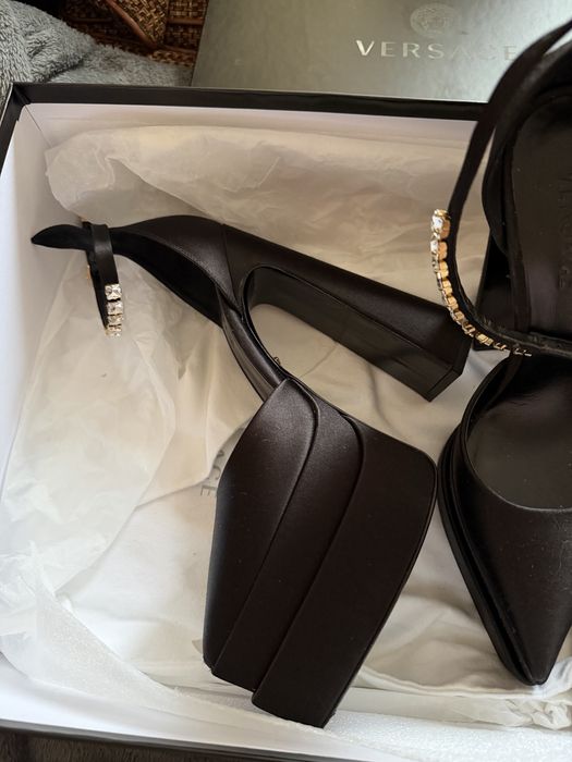 Черни Versace токчета