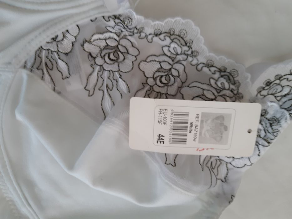 Голям размер сутиени