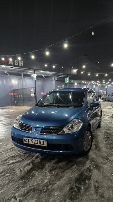 Nissan tiida SROCHNO sotiladi