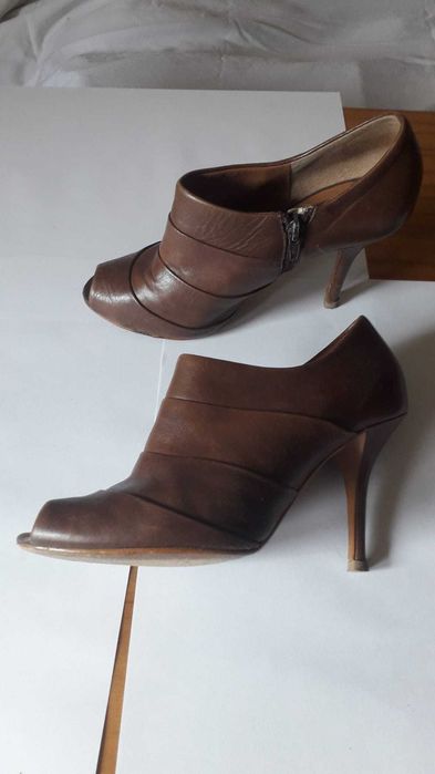 Pantofi maro Zara model Stradivarius mas. 38