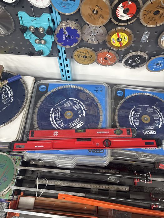 Уровени и правило алюминиевые разных размером