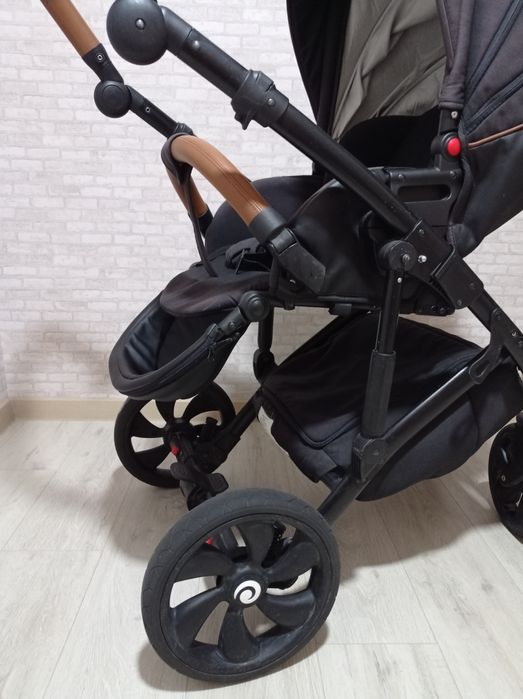 Продам коляску. В очень хорошем состоянии