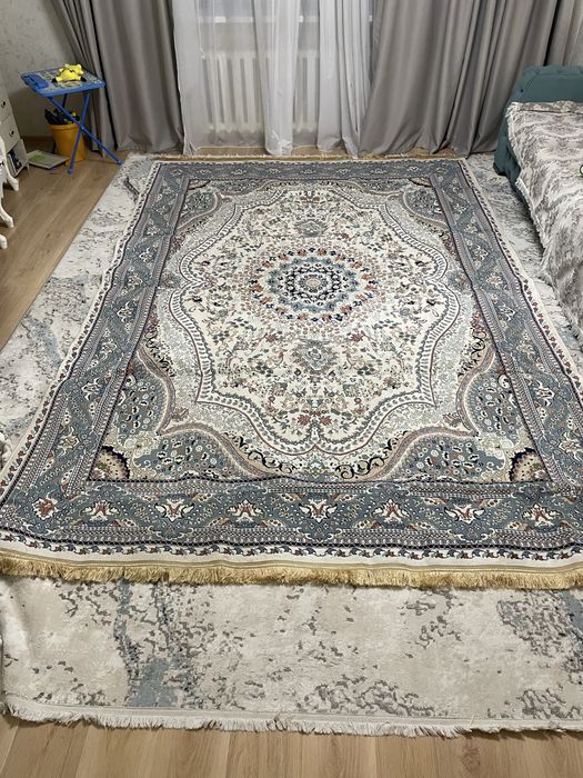 Ковер в очень хорошем состояний