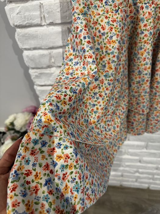 Къса рокля с паднало рамо