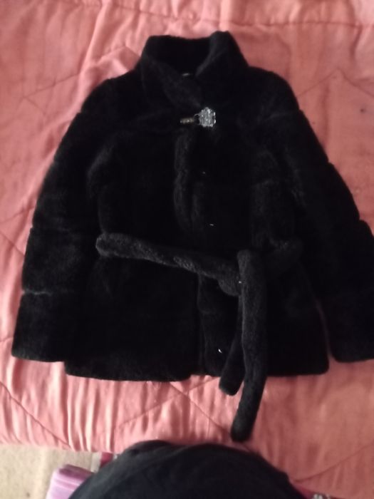 Продам срочно шубы состаяние хорошие