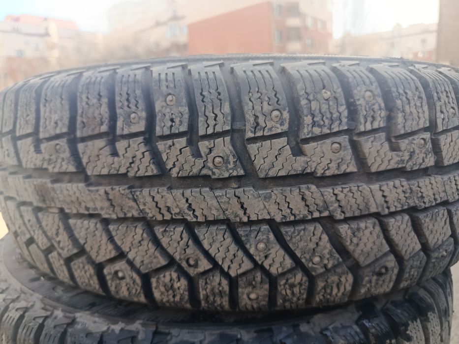Продам резину в идеальном состоянии.шипы