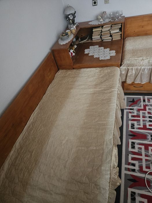 Ъглова спалня с ракла - масив