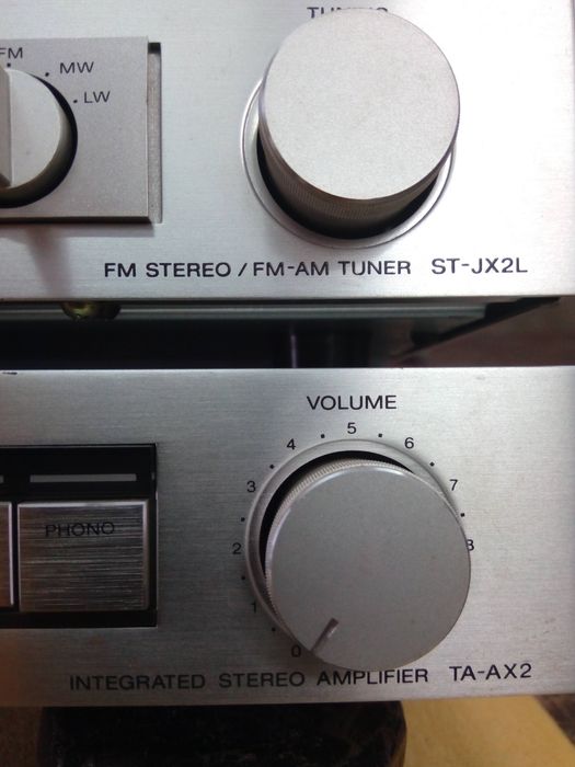 Продавам изключително запазен усилвател и тунер sony