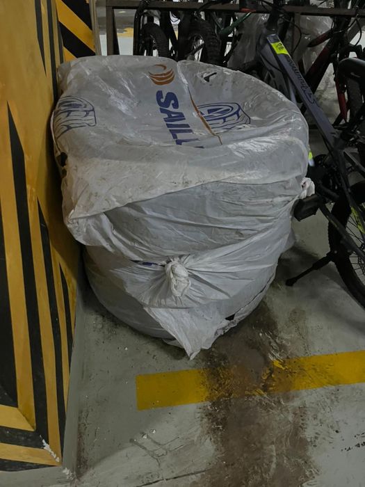 Подам шины б/у 215, R16