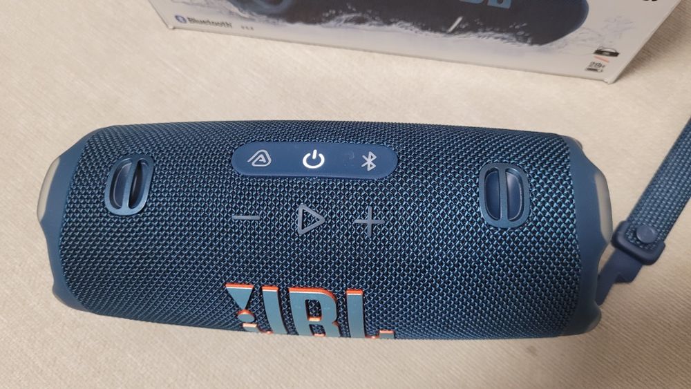 Boxa JBL Charge 6 in cutie- functionala 100%