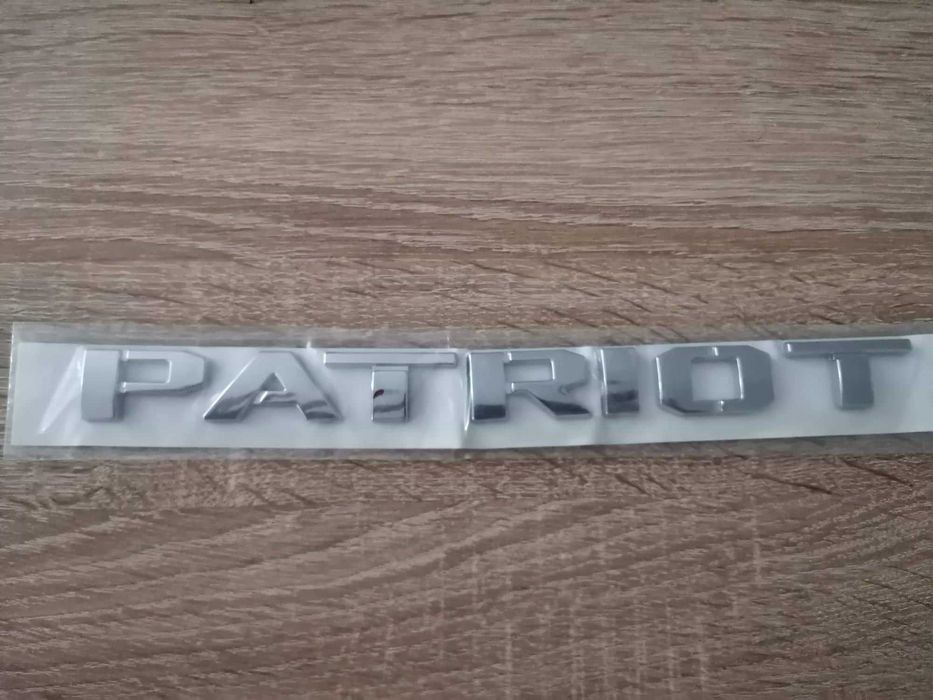 надпис емблема Jeep Patriot