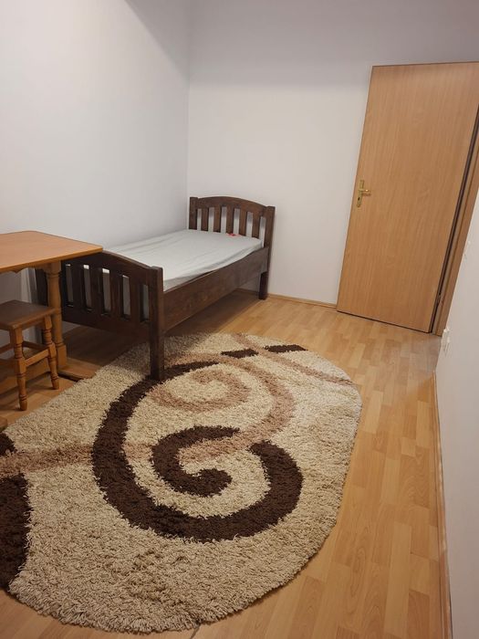 Inchiriez apartament