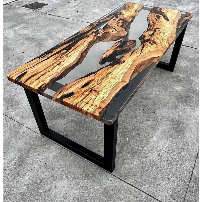 Холни маси от масив и епоксидна смола