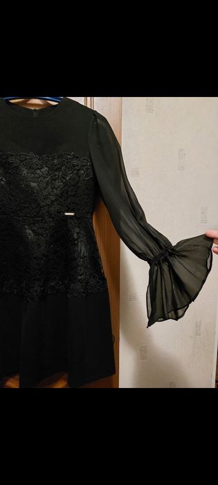 Продам красивые платья белое, черное