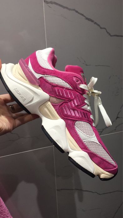 Adidasi New Balance 9060