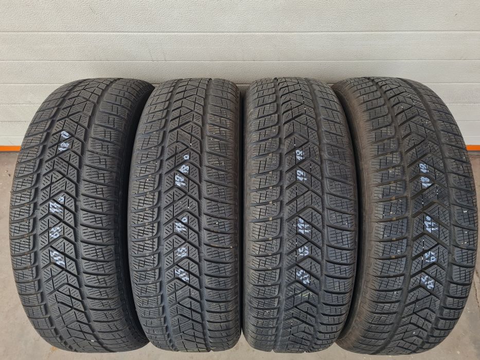 Зимни гуми 4 броя PIRELLIScorpion 215 65 R17 дот 1818