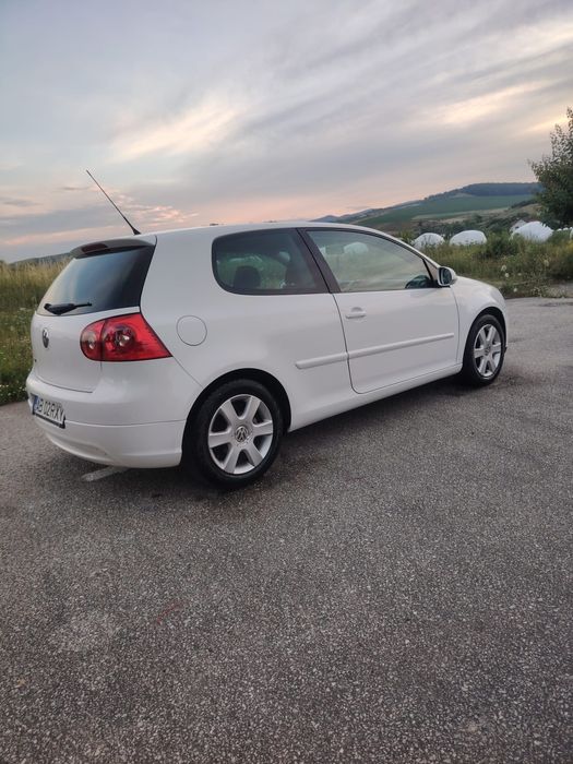 Vând Volkswagen Golf 5