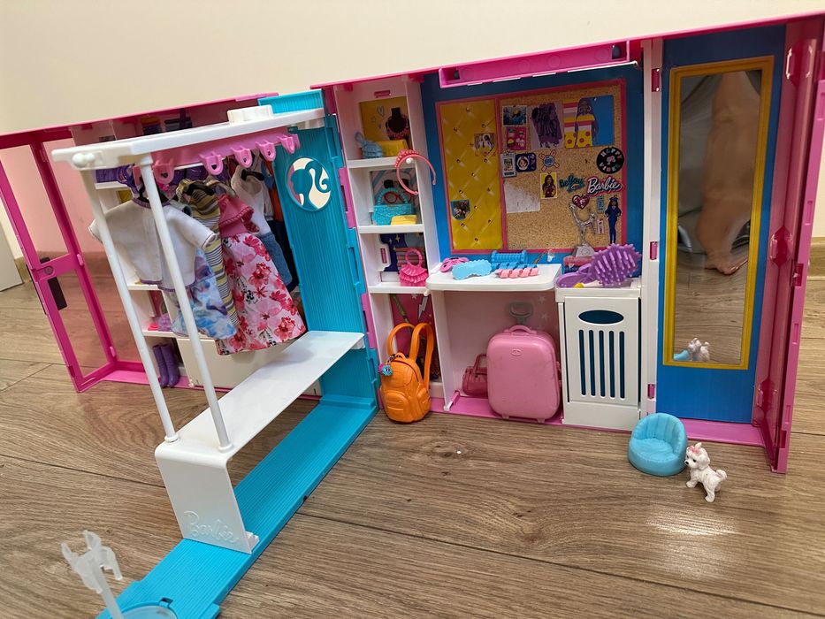 Гардероб - магазин на Барби