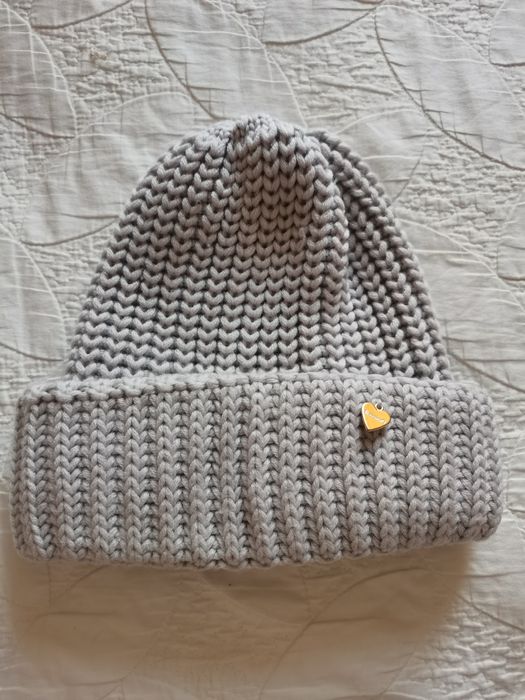 Продам детскую шапку для девочки