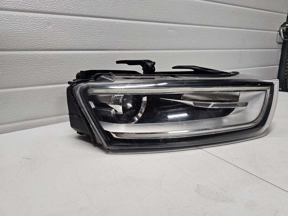 Far dreapta Bi-xenon Led Audi Q3  cod : 8U0 941 006