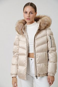 Яке GEOX цвят шампанско