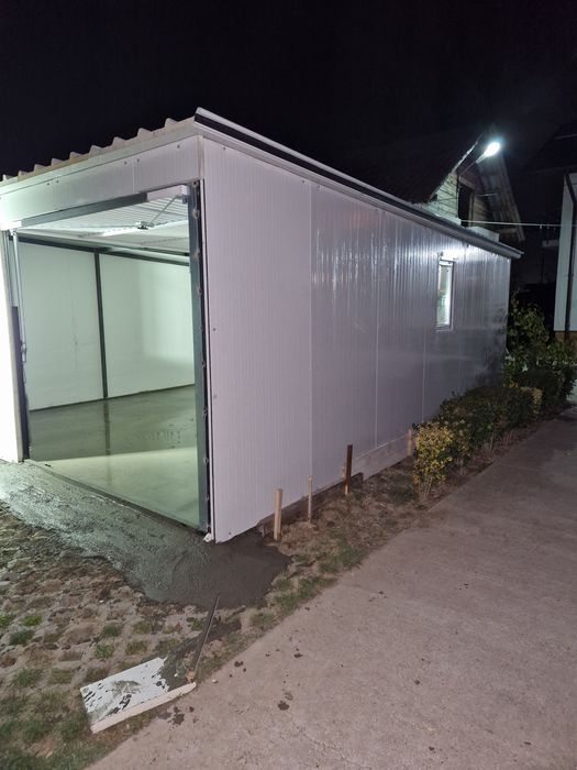 Vând garaj auto din panouri Sandwich 6x4