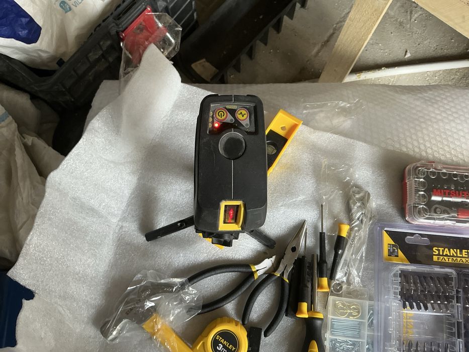 Vind laser Stanley SCL FatMax si accesorii stanley si trusa tubulare Mitsutomo