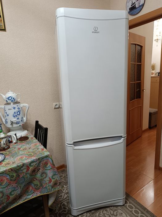 Холодильник Indesit