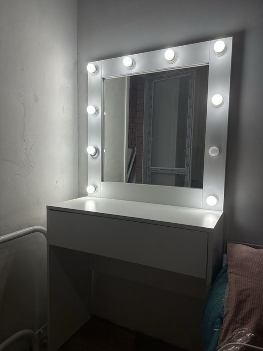 Продам туалетный столик