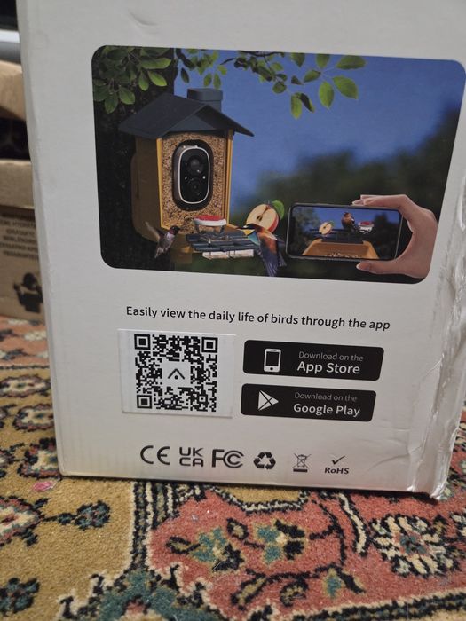 Hrănitoare inteligentă de păsări  si panou solar