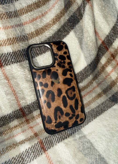 Vând Husă VELANTE pentru iphone 16 pro max