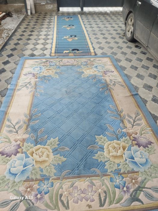 Ковёр 8 000 тг . и дорожка 5 000 тг.
