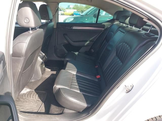 Dezmembrez Skoda Superb 3