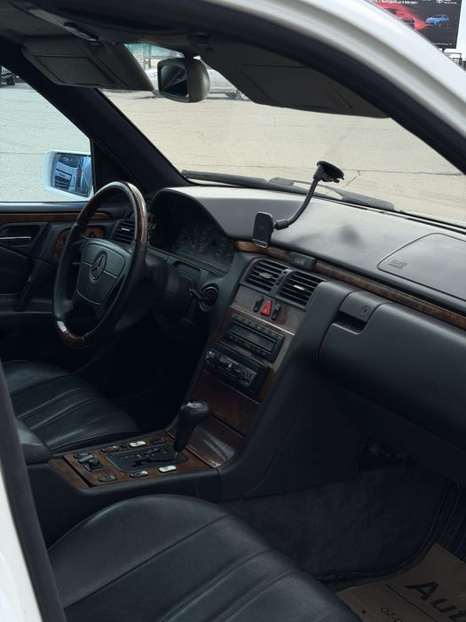 Mercedes Benz E240 W210