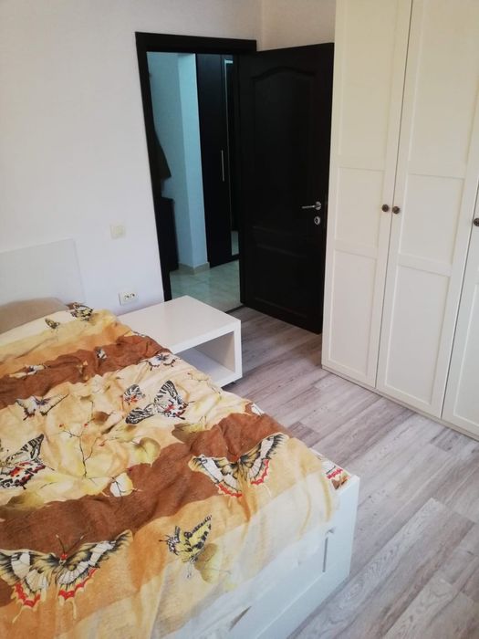 De inchiriat apartament 3 camere