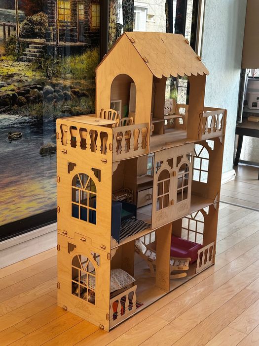 Деревянный игрушечный дом